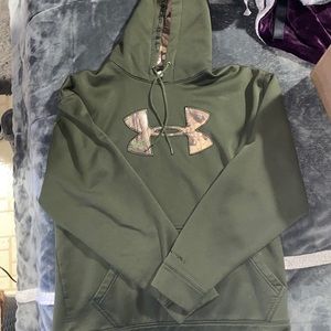 Men’s underarmour hoodie